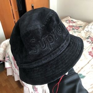 supreme x lacoste bucket hat